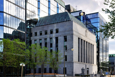 Das Wirtschaftsministerium inmitten des Financial District von Potopia Ein majestätisches Sandsteingebäude umgeben von Hochhäusern